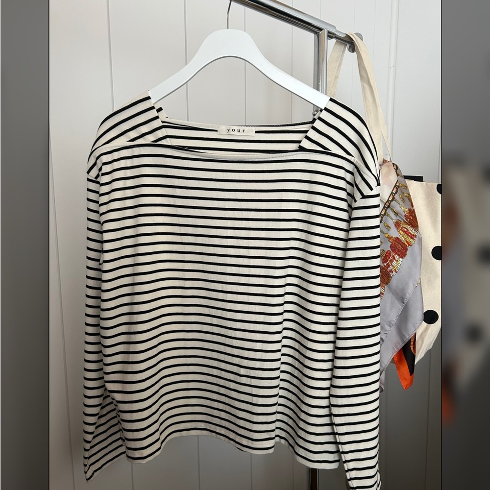 Women's Black and White Striped Top